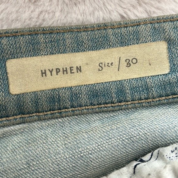 Anthropologie Pilcro Hyphen Distressed Frayed Hem Boyfriend Jeans - Picture 4 of 11